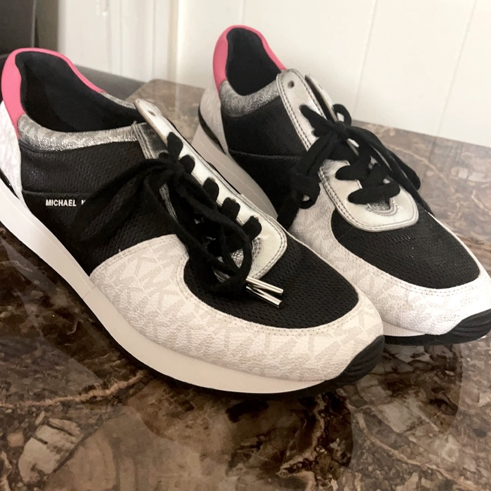 Michael Kors leather woman shoes sneakers logo size 11 worn once excellent